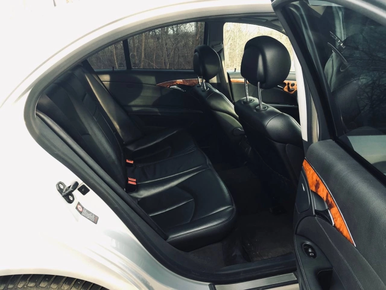 Mercedes benz e- класса 3.5. 4matic, at,2005г. 320000км пробега
Комплектация avangard

Машина в хорошем состоянии сел поехал. В машине работает все, все кнопочки и вся электрика. Коррозия отсутствует, нет жучков, любые проверки ) в таком состоянии кузова и салона такого года, вы не найдете на рынке.
Резина новая зиму отдам в подарок

Цена:1300000₽
Номер:79493194197 - фотография - 9