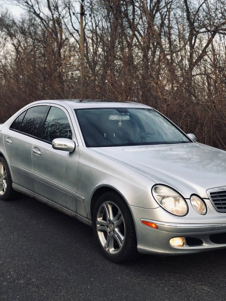 Mercedes benz e- класса 3.5. 4matic, at,2005г. 320000км пробега
Комплектация avangard

Машина в хорошем состоянии сел поехал. В машине работает все, все кнопочки и вся электрика. Коррозия отсутствует, нет жучков, любые проверки ) в таком состоянии кузова и салона такого года, вы не найдете на рынке.
Резина новая зиму отдам в подарок

Цена:1300000₽
Номер:79493194197 - фотография - 6