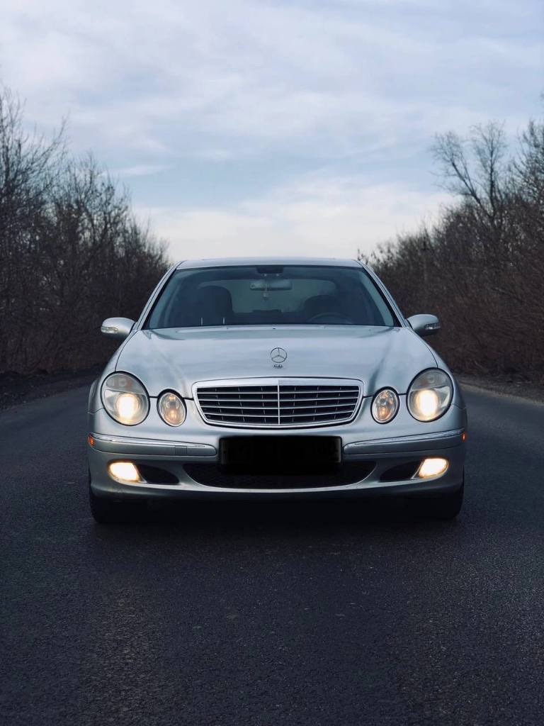 Mercedes benz e- класса 3.5. 4matic, at,2005г. 320000км пробега
Комплектация avangard

Машина в хорошем состоянии сел поехал. В машине работает все, все кнопочки и вся электрика. Коррозия отсутствует, нет жучков, любые проверки ) в таком состоянии кузова и салона такого года, вы не найдете на рынке.
Резина новая зиму отдам в подарок

Цена:1300000₽
Номер:79493194197 - фотография - 5