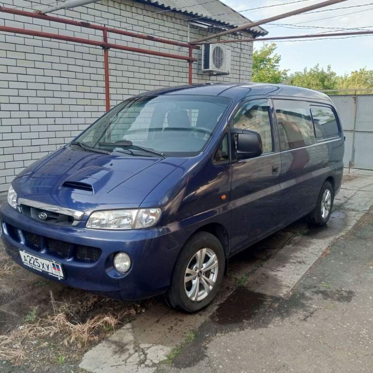 Продается hyundai h1 (long ), г/в - 2003, груз/пасс- 1+5, надежный (паржериковский) турбодизель 2.5 (100л. С)-d4bh(56), с механикой. Кондиционер. Установлена предпусковая автономка „eber", подогрев топл. Фильтра. Абс. Сигнализация citadel с доводчиками. Музыка - простенький „пионер" с флешкой и aукс. Переделаны рессоры- более комфортный вариант. Фаркоп. Три комплекта колес.
Я хозяин (укр и днр)-на русс, пока не ставился, проблем не должно быть. Цена - 600к. Торг у капота возможен обмен
Территориально - дебальцево. Тел. - +79494620678. - фотография - 2
