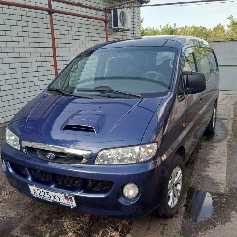 Продается hyundai h1 (long ), г/в - 2003, груз/пасс- 1+5, надежный (паржериковский) турбодизель 2.5 (100л. С)-d4bh(56), с механикой. Кондиционер. Установлена предпусковая автономка „eber", подогрев топл. Фильтра. Абс. Сигнализация citadel с доводчиками. Музыка - простенький „пионер" с флешкой и aукс. Переделаны рессоры- более комфортный вариант. Фаркоп. Три комплекта колес.
Я хозяин (укр и днр)-на русс, пока не ставился, проблем не должно быть. Цена - 600к. Торг у капота возможен обмен
Территориально - дебальцево. Тел. - +79494620678. - фотография - 1