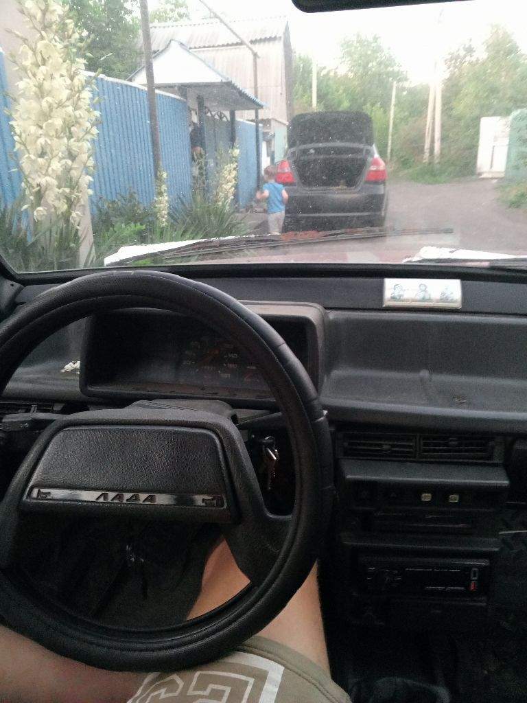 Продам ваз 2109. Карбюратор
Газ/бензин. Стоит магнитола с блютузом, был удар в правую часть, стойку, ланжерон заварили, развал выставили на 3д. На езду не влияет. Машина едет ровно, ходовка в идеале, двигатель работает ровно и тихо, никаких посторонних звуков, все работает, все включается, машина не гнилая. Отличная боевая лошадка, которая всегда заведется всегда довезет. Машина каждый день на ходу.
Осмотр петровский район
Цена 90000 руб. + торг у капота. - фотография - 5