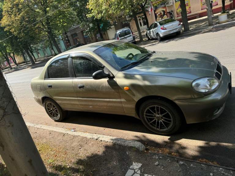 Продам daewoo lanos 2002 г. С объемом двигателя 1.5, кпп 5 ст. Механика. Газ евро 2- метан.
Пробег 311744 км.
По двигателю нареканий нет, сел и поехал, была замена ремня грм 15000 км назад, заменен ремень генератора, помпа, печка дует отлично, ,масло не ест. Сварки не требует. Есть царапины по кузову, аккумулятор стоит отличный, салон родной.
Сигнализация, центральный замок, 2-х din магнитола и 4 динамика. Учёт рф, я собственник, полное переоформление без проблем! Цена:330.000 руб, торг у капота!автомобиль находится в горловке. По всем вопросам обращаться по номеру: +79493802550 - фотография - 2
