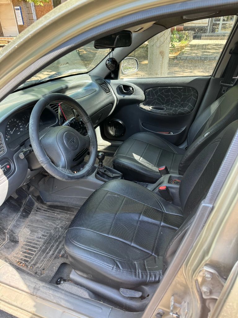 Продам daewoo lanos 2002 г. С объемом двигателя 1.5, кпп 5 ст. Механика. Газ евро 2- метан.
Пробег 311744 км.
По двигателю нареканий нет, сел и поехал, была замена ремня грм 15000 км назад, заменен ремень генератора, помпа, печка дует отлично, ,масло не ест. Сварки не требует. Есть царапины по кузову, аккумулятор стоит отличный, салон родной.
Сигнализация, центральный замок, 2-х din магнитола и 4 динамика. Учёт рф, я собственник, полное переоформление без проблем! Цена:330.000 руб, торг у капота!автомобиль находится в горловке. По всем вопросам обращаться по номеру: +79493802550 - фотография - 5