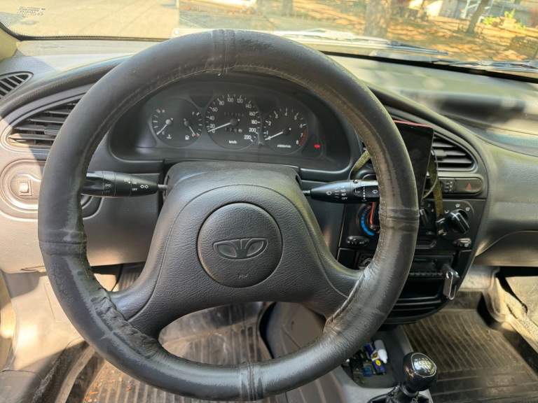 Продам daewoo lanos 2002 г. С объемом двигателя 1.5, кпп 5 ст. Механика. Газ евро 2- метан.
Пробег 311744 км.
По двигателю нареканий нет, сел и поехал, была замена ремня грм 15000 км назад, заменен ремень генератора, помпа, печка дует отлично, ,масло не ест. Сварки не требует. Есть царапины по кузову, аккумулятор стоит отличный, салон родной.
Сигнализация, центральный замок, 2-х din магнитола и 4 динамика. Учёт рф, я собственник, полное переоформление без проблем! Цена:330.000 руб, торг у капота!автомобиль находится в горловке. По всем вопросам обращаться по номеру: +79493802550 - фотография - 6