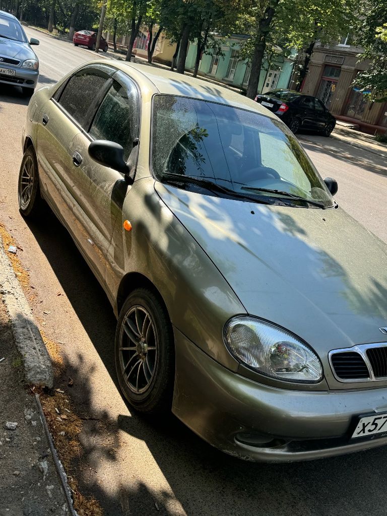 Продам daewoo lanos 2002 г. С объемом двигателя 1.5, кпп 5 ст. Механика. Газ евро 2- метан.
Пробег 311744 км.
По двигателю нареканий нет, сел и поехал, была замена ремня грм 15000 км назад, заменен ремень генератора, помпа, печка дует отлично, ,масло не ест. Сварки не требует. Есть царапины по кузову, аккумулятор стоит отличный, салон родной.
Сигнализация, центральный замок, 2-х din магнитола и 4 динамика. Учёт рф, я собственник, полное переоформление без проблем! Цена:330.000 руб, торг у капота!автомобиль находится в горловке. По всем вопросам обращаться по номеру: +79493802550 - фотография - 1