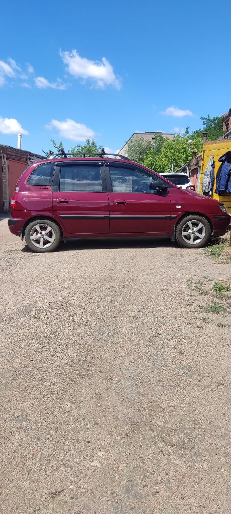 Продам хюндай матрикс, v1,6, мт, год выпуска 2008. Машина обслужена, установлен газ 4 поколения, диски r15,резина зима лето, салон трансформер, 4 стеклоподъёмника, подогрев передних сидений и заднего стекла, рейлинги на крыше. Машиной пользуюсь каждый день, на хорошем ходу. Пробег 179300км. Цена 495000руб. Тел +79493527180 - фотография - 1