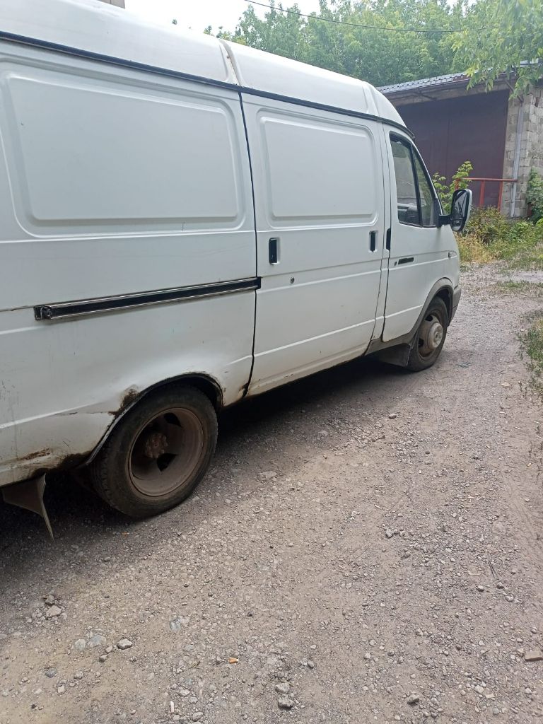 Газель 2005 г. В. , пробег 266 тыс. Один владелец с момента покупки.
Двигатель 406-ой, карбюраторный, 16-ти клапанный. 4 баллона под газ метан, имеются небольшие пятна ржавчины на дверях. В остальном машина рабочая. 450000,00 - фотография - 4
