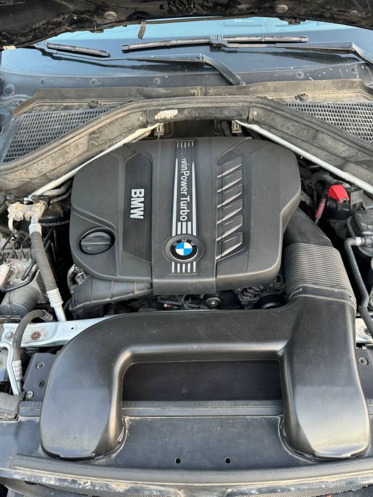 Продам bmw x5 2011г. В 4.0d цена 3🍋
Конь огонь, комплектация максимальная,
М пакет, м диски
Активная рейка,
Активные стабы,
306 Сил
Музыка лоджик
Панорама
Климат задних пассажиров
Вентиляция сидений чтобы в жару рубашечка не прилипала к черной коже
Шадоулайн, все черное!!
Удержание в полосе
Авто дальний, динамик свет, активный круиз и тд
Пригнана из германии, всего 2 хозяина обслуживалась в официальном сервисе в симферополе. Териториально г. Дебальцево
Комплект зимней резины
Ватсап телеграмм +79780233222
+79493502886 - фотография - 7