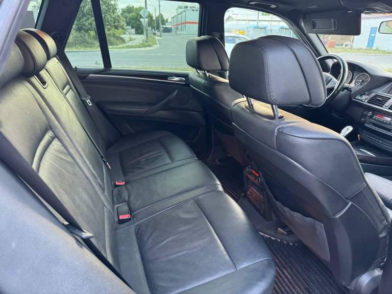 Продам bmw x5 2011г. В 4.0d цена 3🍋
Конь огонь, комплектация максимальная,
М пакет, м диски
Активная рейка,
Активные стабы,
306 Сил
Музыка лоджик
Панорама
Климат задних пассажиров
Вентиляция сидений чтобы в жару рубашечка не прилипала к черной коже
Шадоулайн, все черное!!
Удержание в полосе
Авто дальний, динамик свет, активный круиз и тд
Пригнана из германии, всего 2 хозяина обслуживалась в официальном сервисе в симферополе. Териториально г. Дебальцево
Комплект зимней резины
Ватсап телеграмм +79780233222
+79493502886 - фотография - 10