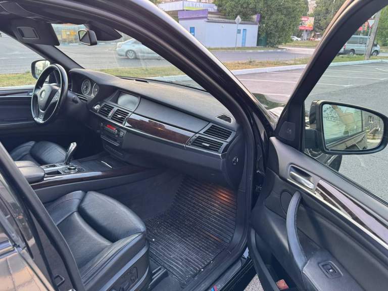 Продам bmw x5 2011г. В 4.0d цена 3🍋
Конь огонь, комплектация максимальная,
М пакет, м диски
Активная рейка,
Активные стабы,
306 Сил
Музыка лоджик
Панорама
Климат задних пассажиров
Вентиляция сидений чтобы в жару рубашечка не прилипала к черной коже
Шадоулайн, все черное!!
Удержание в полосе
Авто дальний, динамик свет, активный круиз и тд
Пригнана из германии, всего 2 хозяина обслуживалась в официальном сервисе в симферополе. Териториально г. Дебальцево
Комплект зимней резины
Ватсап телеграмм +79780233222
+79493502886 - фотография - 9