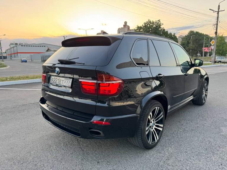 Продам bmw x5 2011г. В 4.0d цена 3🍋
Конь огонь, комплектация максимальная,
М пакет, м диски
Активная рейка,
Активные стабы,
306 Сил
Музыка лоджик
Панорама
Климат задних пассажиров
Вентиляция сидений чтобы в жару рубашечка не прилипала к черной коже
Шадоулайн, все черное!!
Удержание в полосе
Авто дальний, динамик свет, активный круиз и тд
Пригнана из германии, всего 2 хозяина обслуживалась в официальном сервисе в симферополе. Териториально г. Дебальцево
Комплект зимней резины
Ватсап телеграмм +79780233222
+79493502886 - фотография - 2