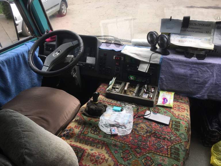 Продается автобус i-van a07a 2013г. В отличном состоянии, ухоженный. Работает на пригороде, 24 посадочных места, пробег в неделю тысяча километров, автономка, новый радиатор и многое другое. Капитальный ремонт кузова проводился два года назад, делал сам для себя, все фото и видео ремонта есть. Вложений не требует, все вопросы по телефону +79493026510. - фотография - 17