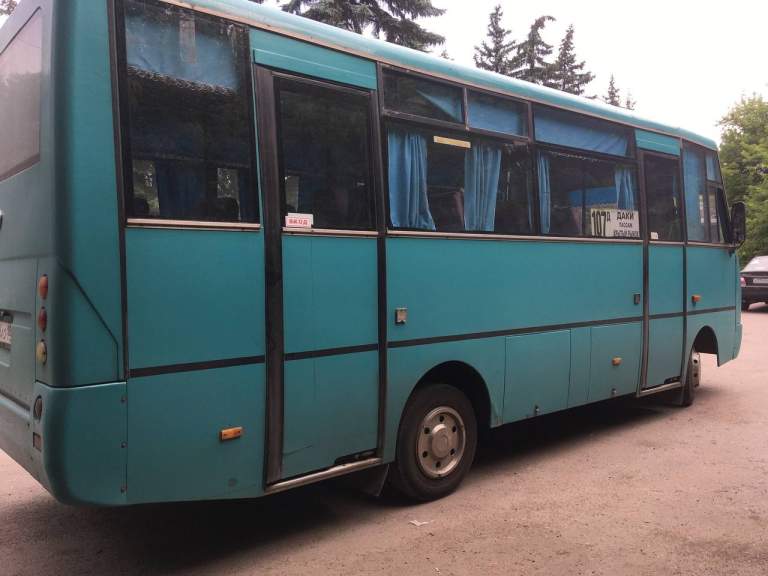 Продается автобус i-van a07a 2013г. В отличном состоянии, ухоженный. Работает на пригороде, 24 посадочных места, пробег в неделю тысяча километров, автономка, новый радиатор и многое другое. Капитальный ремонт кузова проводился два года назад, делал сам для себя, все фото и видео ремонта есть. Вложений не требует, все вопросы по телефону +79493026510. - фотография - 5
