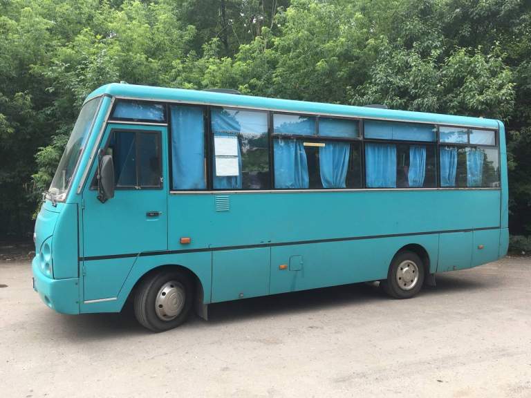 Продается автобус i-van a07a 2013г. В отличном состоянии, ухоженный. Работает на пригороде, 24 посадочных места, пробег в неделю тысяча километров, автономка, новый радиатор и многое другое. Капитальный ремонт кузова проводился два года назад, делал сам для себя, все фото и видео ремонта есть. Вложений не требует, все вопросы по телефону +79493026510. - фотография - 7