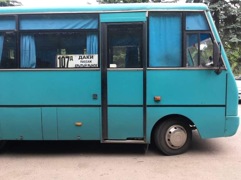 Продается автобус i-van a07a 2013г. В отличном состоянии, ухоженный. Работает на пригороде, 24 посадочных места, пробег в неделю тысяча километров, автономка, новый радиатор и многое другое. Капитальный ремонт кузова проводился два года назад, делал сам для себя, все фото и видео ремонта есть. Вложений не требует, все вопросы по телефону +79493026510. - фотография - 4