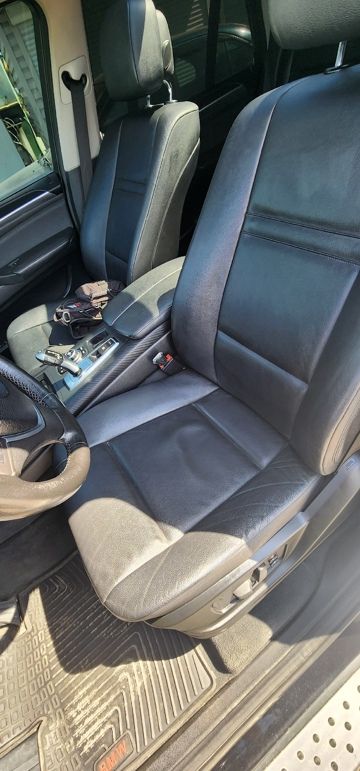 Продам bmw x5 e70 x drive35i 2011год, рестайлинг! 3.0 бензин, twinturbo. 306ls по паспорту, прошит 380 ро факту,170000 пробега, оригинальный полностью обслужен, заменены все ролики, приводной ремень, поддон коробки с фильтром, масла, фильтра, форсунки, тнвд, блок управления багажником,2 ключа, я 2й хозяин, с документами полный порядок, за машиной ухаживали. 2 пары колёс с дисками, лето на докатку, зима новая, шипы!детальнее в лс или по телефону +79490042775 цена 2200000р торг на недостатки! - фотография - 8