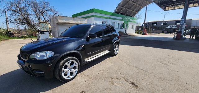 Продам bmw x5 e70 x drive35i 2011год, рестайлинг! 3.0 бензин, twinturbo. 306ls по паспорту, прошит 380 ро факту,170000 пробега, оригинальный полностью обслужен, заменены все ролики, приводной ремень, поддон коробки с фильтром, масла, фильтра, форсунки, тнвд, блок управления багажником,2 ключа, я 2й хозяин, с документами полный порядок, за машиной ухаживали. 2 пары колёс с дисками, лето на докатку, зима новая, шипы!детальнее в лс или по телефону +79490042775 цена 2200000р торг на недостатки! - фотография - 5