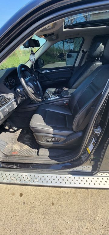 Продам bmw x5 e70 x drive35i 2011год, рестайлинг! 3.0 бензин, twinturbo. 306ls по паспорту, прошит 380 ро факту,170000 пробега, оригинальный полностью обслужен, заменены все ролики, приводной ремень, поддон коробки с фильтром, масла, фильтра, форсунки, тнвд, блок управления багажником,2 ключа, я 2й хозяин, с документами полный порядок, за машиной ухаживали. 2 пары колёс с дисками, лето на докатку, зима новая, шипы!детальнее в лс или по телефону +79490042775 цена 2200000р торг на недостатки! - фотография - 7