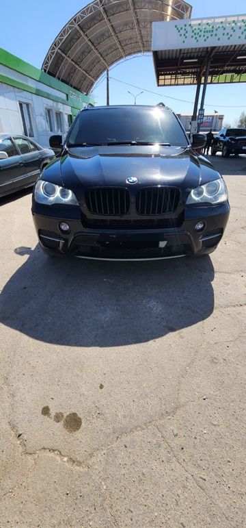 Продам bmw x5 e70 x drive35i 2011год, рестайлинг! 3.0 бензин, twinturbo. 306ls по паспорту, прошит 380 ро факту,170000 пробега, оригинальный полностью обслужен, заменены все ролики, приводной ремень, поддон коробки с фильтром, масла, фильтра, форсунки, тнвд, блок управления багажником,2 ключа, я 2й хозяин, с документами полный порядок, за машиной ухаживали. 2 пары колёс с дисками, лето на докатку, зима новая, шипы!детальнее в лс или по телефону +79490042775 цена 2200000р торг на недостатки! - фотография - 1