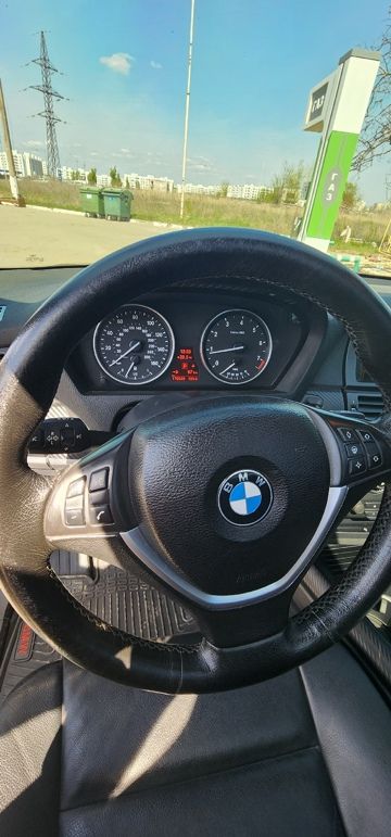 Продам bmw x5 e70 x drive35i 2011год, рестайлинг! 3.0 бензин, twinturbo. 306ls по паспорту, прошит 380 ро факту,170000 пробега, оригинальный полностью обслужен, заменены все ролики, приводной ремень, поддон коробки с фильтром, масла, фильтра, форсунки, тнвд, блок управления багажником,2 ключа, я 2й хозяин, с документами полный порядок, за машиной ухаживали. 2 пары колёс с дисками, лето на докатку, зима новая, шипы!детальнее в лс или по телефону +79490042775 цена 2200000р торг на недостатки! - фотография - 10