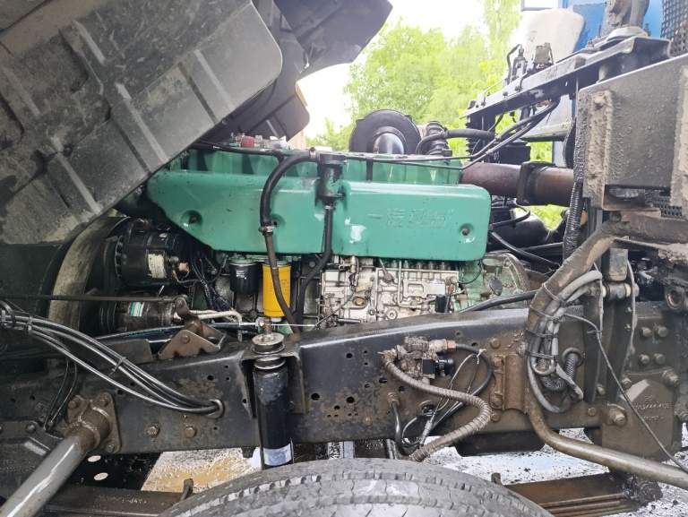 Faw 3252. Автомобиль с салона в одних руках. В отличном техническом состоянии. Есть полный отчет по замене запчастей за последние 2 года. Чулки howo. Все редукторы перебраны. Топливная ни разу не снималась, на заводских пломбах. Автономный отопитель. Свежие пачки рессор. В придачу много новых запчастей. Подробности по телефону. +79493691323 - фотография - 5