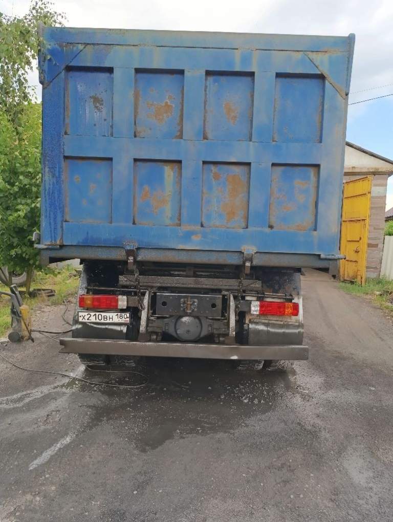 Faw 3252. Автомобиль с салона в одних руках. В отличном техническом состоянии. Есть полный отчет по замене запчастей за последние 2 года. Чулки howo. Все редукторы перебраны. Топливная ни разу не снималась, на заводских пломбах. Автономный отопитель. Свежие пачки рессор. В придачу много новых запчастей. Подробности по телефону. +79493691323 - фотография - 3