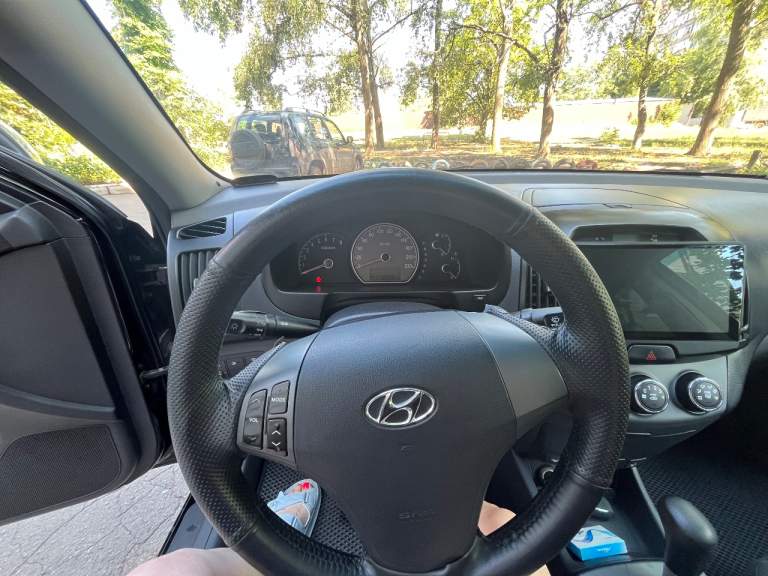 Продам hyundai elantra hd 2008 год. Состояние авто хорошее. Гнили и ржавчины нет, двигатель работает отлично, масло не ест. Акпп 4 ступка не убиваемая. Стекла в круг все родные. Ходовка перебрана, тормозные диски новые. На 16 литых дисках с новой резиной. Зима новая шипованная на штампах. Кондёр на данный момент не работает, камнем пробило радиатор. Новый в наличии. Стоит сигналка от смартфона с автозапуском, магнитола 2 din на андроиде, регистратор с антирадаром. Цена вопроса 750 тыс. Реальному покупателю скидка на косяки. Тел +79493263930 - фотография - 4