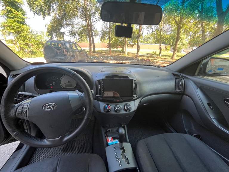 Продам hyundai elantra hd 2008 год. Состояние авто хорошее. Гнили и ржавчины нет, двигатель работает отлично, масло не ест. Акпп 4 ступка не убиваемая. Стекла в круг все родные. Ходовка перебрана, тормозные диски новые. На 16 литых дисках с новой резиной. Зима новая шипованная на штампах. Кондёр на данный момент не работает, камнем пробило радиатор. Новый в наличии. Стоит сигналка от смартфона с автозапуском, магнитола 2 din на андроиде, регистратор с антирадаром. Цена вопроса 750 тыс. Реальному покупателю скидка на косяки. Тел +79493263930 - фотография - 2