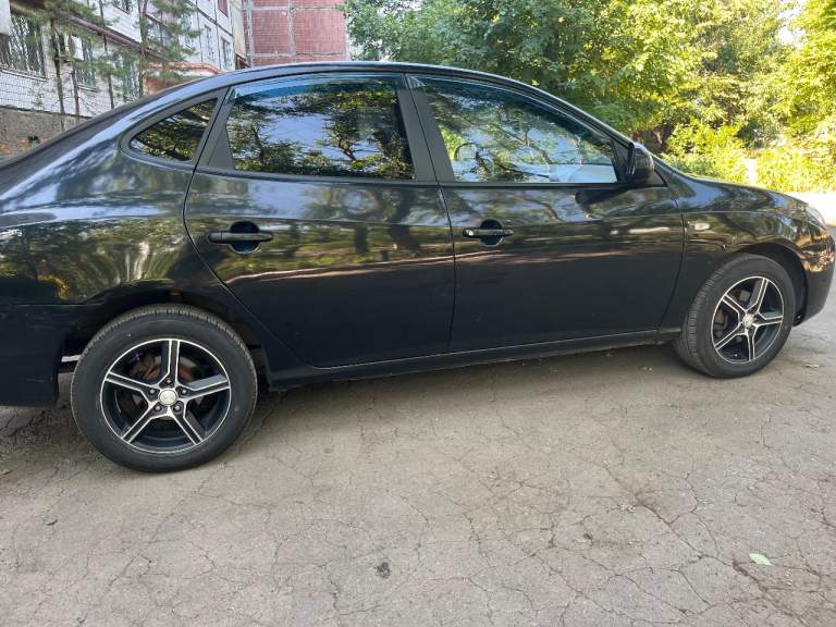 Продам hyundai elantra hd 2008 год. Состояние авто хорошее. Гнили и ржавчины нет, двигатель работает отлично, масло не ест. Акпп 4 ступка не убиваемая. Стекла в круг все родные. Ходовка перебрана, тормозные диски новые. На 16 литых дисках с новой резиной. Зима новая шипованная на штампах. Кондёр на данный момент не работает, камнем пробило радиатор. Новый в наличии. Стоит сигналка от смартфона с автозапуском, магнитола 2 din на андроиде, регистратор с антирадаром. Цена вопроса 750 тыс. Реальному покупателю скидка на косяки. Тел +79493263930 - фотография - 3
