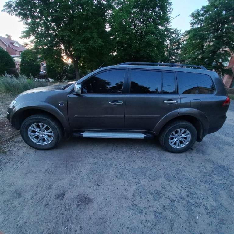 Mitsubishi pajero sport:год:2013. Тип ккп: автоматическая. Пробег:236000. Двигатель 2.5. Максимальная комплектация. Пробег оригинальный. Не битая. Установлена webasto. Цена: 2000000 р. Звонить:+79591359197 - фотография - 9