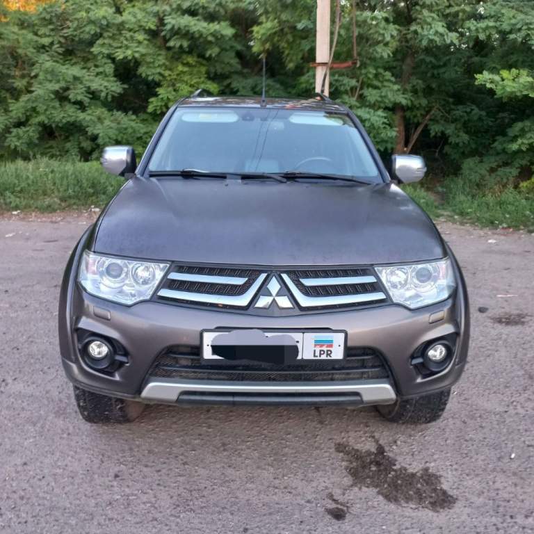 Mitsubishi pajero sport:год:2013. Тип ккп: автоматическая. Пробег:236000. Двигатель 2.5. Максимальная комплектация. Пробег оригинальный. Не битая. Установлена webasto. Цена: 2000000 р. Звонить:+79591359197 - фотография - 8
