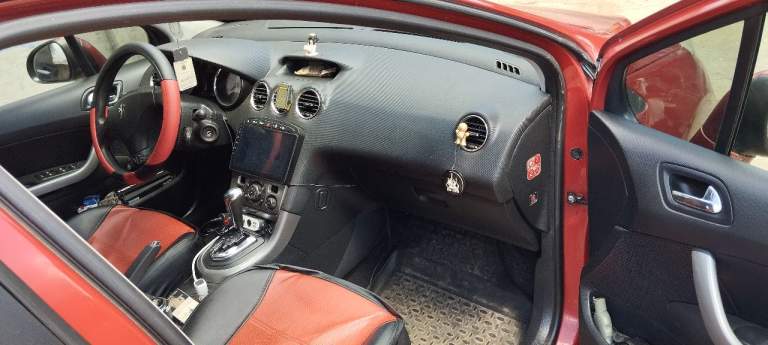 Продам пежо 308 автомат, не гнилая, не битая, ездит каждый день, в комплекте 4 резины на титанах, по ремонту все нормально, уже стоит новая магнитола, номера днр цена приблизительно ( 780 тысяч ) с торгом +79494829652 - фотография - 9