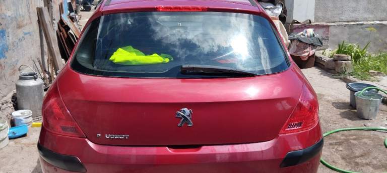 Продам пежо 308 автомат, не гнилая, не битая, ездит каждый день, в комплекте 4 резины на титанах, по ремонту все нормально, уже стоит новая магнитола, номера днр цена приблизительно ( 780 тысяч ) с торгом +79494829652 - фотография - 2