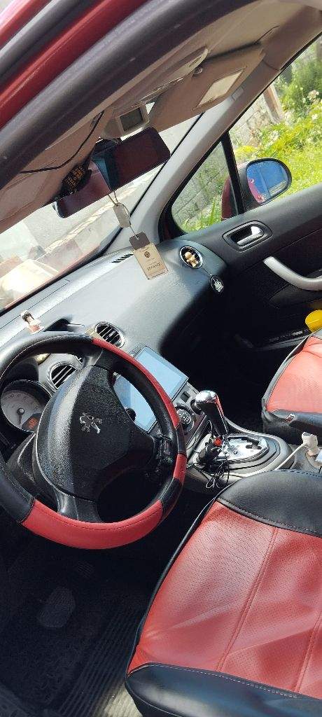 Продам пежо 308 автомат, не гнилая, не битая, ездит каждый день, в комплекте 4 резины на титанах, по ремонту все нормально, уже стоит новая магнитола, номера днр цена приблизительно ( 780 тысяч ) с торгом +79494829652 - фотография - 8