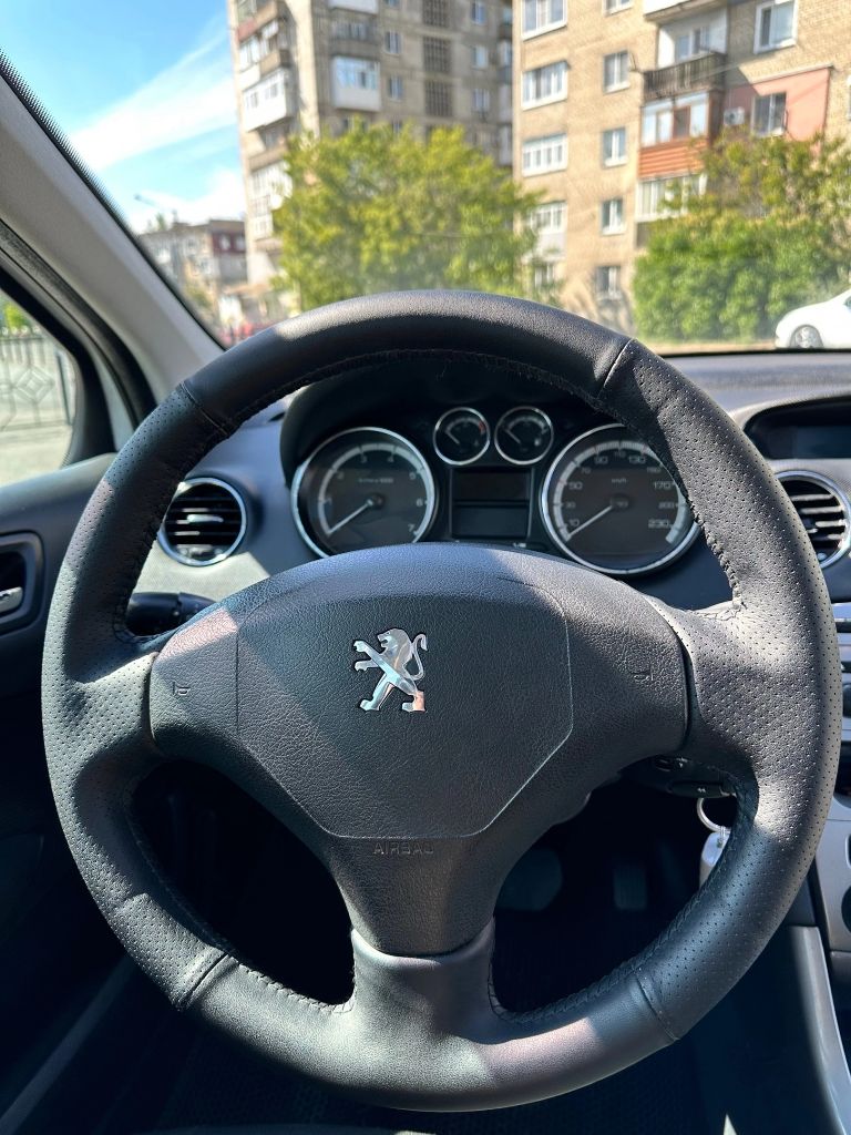 ❗Продам peugeot 308 sw❗
✅Город: шахтёрск
✅2011 Год выпуска
✅Мотор 1.6 (120 л. С. ) не дымит, не троит работает ровно
✅Кпп: автомат
✅Пробег - 203.000 родного 100%
✅Комплектация: двухзонный климат-контроль, подогрев передних сидений, датчик света, датчик дождя, abs, 4 электро стеклоподъёмника, электро регулировка и обогрев зеркал, обогрев переднего и заднего стекла, панорамная крыша, имеется 2 родных ключа
✅Техническая часть авто полностью в рабочем состоянии, мотор и коробка работают отлично, по ходовой части ничего не гремит и не стучит. Электрогидроусилитель работает четко.
✅Автомобиль находился у одного хозяина с 2011 года, я являюсь вторым
✅Все vin номера видно отлично.
Цена: 900.000 руб. (торг исключительно возле капота)
Обращаться по номеру телефона +79493844577 - фотография - 9