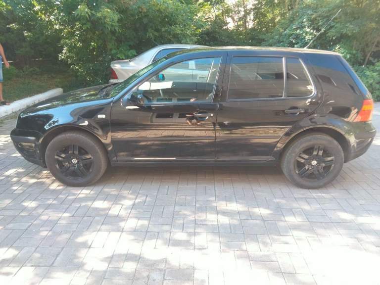 Volkswagen golf 4. 2000 год. 1.4л в отличном состоянии как по кузову (без гнили и рыжиков) так и по ходовой части не гремит не стучит едет мягко, мотор масло не ест коробка переключается мягко, нечего делать не нужно, за машиной бережно ухаживали! Остальное по телефону! 7949-380-97-45 евгений. Цена 450т. Р. - фотография - 7