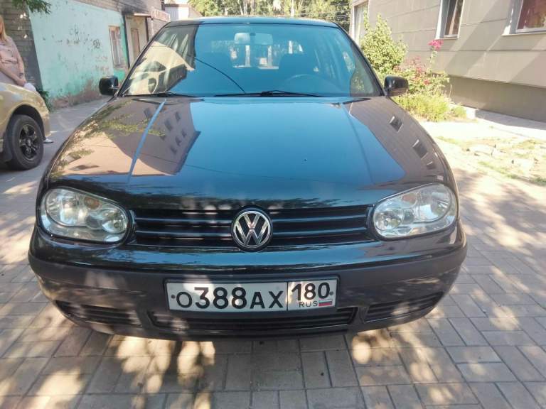 Volkswagen golf 4. 2000 год. 1.4л в отличном состоянии как по кузову (без гнили и рыжиков) так и по ходовой части не гремит не стучит едет мягко, мотор масло не ест коробка переключается мягко, нечего делать не нужно, за машиной бережно ухаживали! Остальное по телефону! 7949-380-97-45 евгений. Цена 450т. Р. - фотография - 9