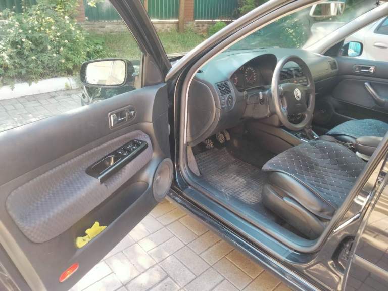 Volkswagen golf 4. 2000 год. 1.4л в отличном состоянии как по кузову (без гнили и рыжиков) так и по ходовой части не гремит не стучит едет мягко, мотор масло не ест коробка переключается мягко, нечего делать не нужно, за машиной бережно ухаживали! Остальное по телефону! 7949-380-97-45 евгений. Цена 450т. Р. - фотография - 4
