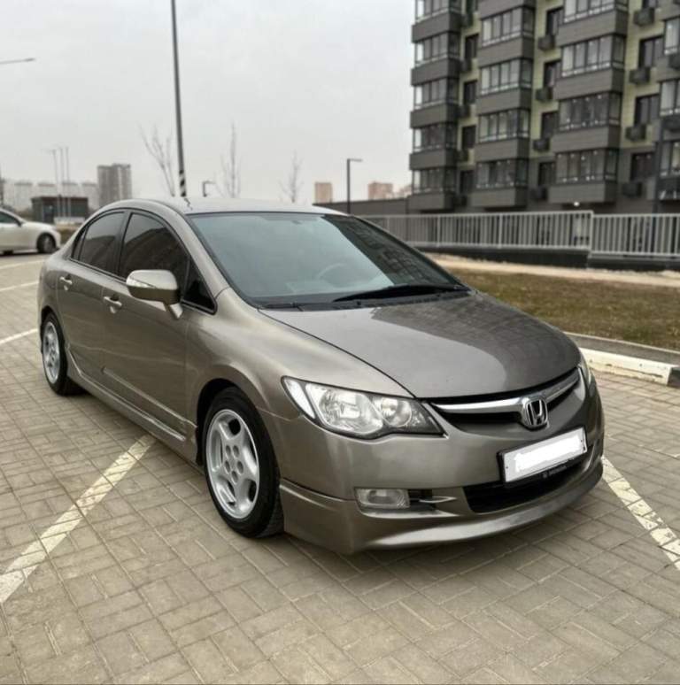 Honda civic 1.8 механика
Год 2006. Расход город 7,5л.
Хороший, живой цивик для своих лет!
Зелёная автотека! Без дтп.

Стоит обвес mugen.
Кованые диски.
Монитор - планшет андроид.
Камера заднего вида. + gps.
Abs, esp, датчики дождя, обогрев зеркал и т. Д.
Технически все хорошо, пробег около 60т. Км(контрактный, вписан).
Коробка без проблем, кондер работает.
Ходовка хорошо (немного побрякивает), надо поменять стойки стабилизатора.
Рулевая рейка отремонтирована.
Подушка двс стоит от bmw.
В общем основные болячки устранены, кто знает тот поймет.

Цена 750 тыс. Руб.
Тел. +79493232888 - фотография - 2