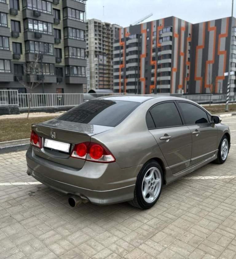 Honda civic 1.8 механика
Год 2006. Расход город 7,5л.
Хороший, живой цивик для своих лет!
Зелёная автотека! Без дтп.

Стоит обвес mugen.
Кованые диски.
Монитор - планшет андроид.
Камера заднего вида. + gps.
Abs, esp, датчики дождя, обогрев зеркал и т. Д.
Технически все хорошо, пробег около 60т. Км(контрактный, вписан).
Коробка без проблем, кондер работает.
Ходовка хорошо (немного побрякивает), надо поменять стойки стабилизатора.
Рулевая рейка отремонтирована.
Подушка двс стоит от bmw.
В общем основные болячки устранены, кто знает тот поймет.

Цена 750 тыс. Руб.
Тел. +79493232888 - фотография - 3