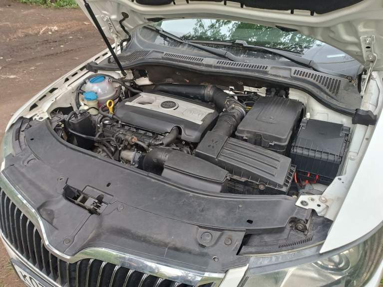 Продам skoda superb рестайлинг, 2015, я владелец, пробег 174 000, объем двигателя 1.8 турбо бензин, коробка передач автомат dsg, комплектация камфорт, новая летняя резина с дисками (зимняя в подарок) мотор коробка ходовая в идеальном состоянии, по электрике абсолютно работает всё, автомобиль находится г. Брянка лнр цена за автомобиль 1350000 руб, остальные вопросы по телефону звоните в любое время отвечу на все ваши вопросы номер +79591155856 - фотография - 8