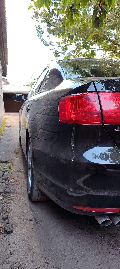 Vw jetta 6 2.0 атмосферный cbpa 2011г мексика пробег 161000тыс. Я хозяин по техпаспорту машина у меня четвертый год! Заменены передние стойки амортизаторов- по двс не вскрывался проблем нет! Коробка aisin без проблем ! За время пользования авто была заменена катушка зажигания помимо передних стоек. По поводу jetta 6 именно 2.0 литра- отзывы в интернете, ходовая не убиваемая главное масло в двс- и другие жидкости менять вовремя! Катализатор на месте!, стекла родные, навесное родное, безопасность на месте, гбо 4 установлен вписан в техпаспорт! Диски r16 тел 79493315537 цена 1.180 - фотография - 2