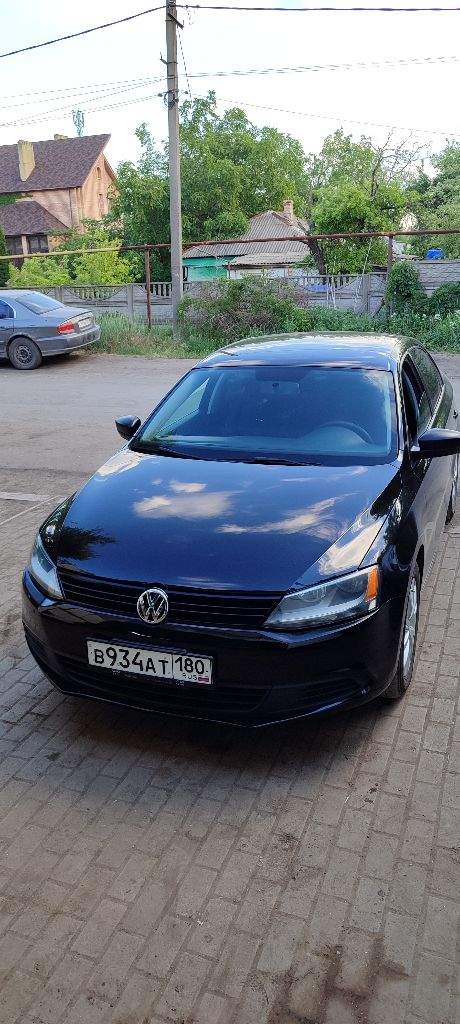 Vw jetta 6 2.0 атмосферный cbpa 2011г мексика пробег 161000тыс. Я хозяин по техпаспорту машина у меня четвертый год! Заменены передние стойки амортизаторов- по двс не вскрывался проблем нет! Коробка aisin без проблем ! За время пользования авто была заменена катушка зажигания помимо передних стоек. По поводу jetta 6 именно 2.0 литра- отзывы в интернете, ходовая не убиваемая главное масло в двс- и другие жидкости менять вовремя! Катализатор на месте!, стекла родные, навесное родное, безопасность на месте, гбо 4 установлен вписан в техпаспорт! Диски r16 тел 79493315537 цена 1.180 - фотография - 1