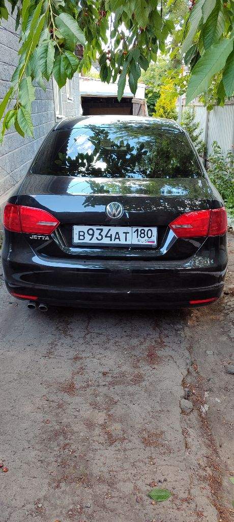 Vw jetta 6 2.0 атмосферный cbpa 2011г мексика пробег 161000тыс. Я хозяин по техпаспорту машина у меня четвертый год! Заменены передние стойки амортизаторов- по двс не вскрывался проблем нет! Коробка aisin без проблем ! За время пользования авто была заменена катушка зажигания помимо передних стоек. По поводу jetta 6 именно 2.0 литра- отзывы в интернете, ходовая не убиваемая главное масло в двс- и другие жидкости менять вовремя! Катализатор на месте!, стекла родные, навесное родное, безопасность на месте, гбо 4 установлен вписан в техпаспорт! Диски r16 тел 79493315537 цена 1.180 - фотография - 4