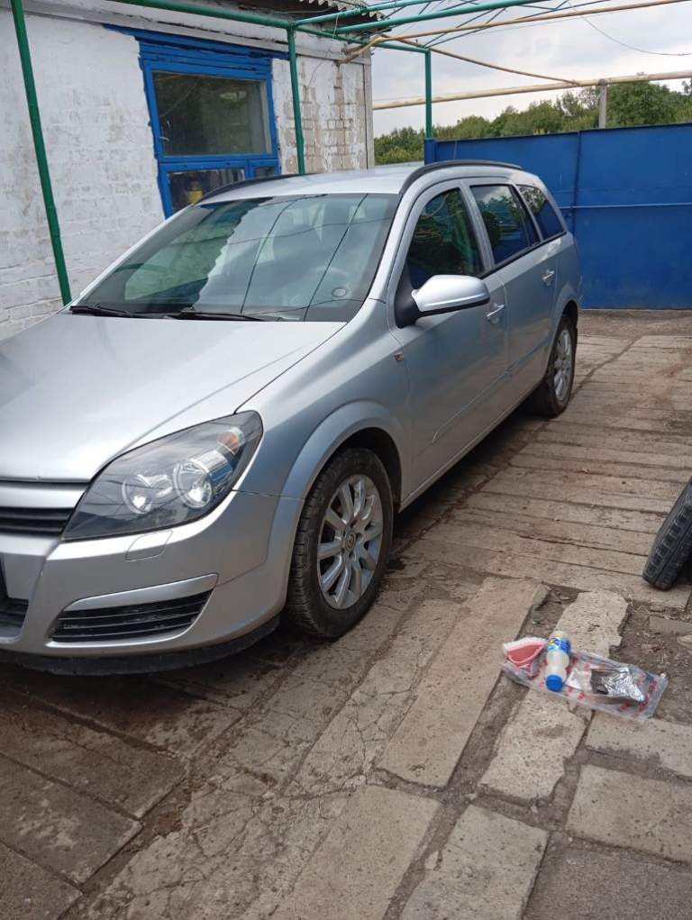 Продам astra h. 2005 год. 1.8. Акпп. В отличном состоянии для своих лет. С самым надëжным и неприхотливым двигателем, без фазовращателей, без егр, без теплообменника с завода. С рабочим кондиционером! Полностью обслужен и заправлен. Комплектация: сигнализация, ц. З, музыка, мультируль, стеклоподъёмники, кондиционер, абс, круиз контроль, эл. Зеркала, 6 подушек безопасности, антизанос, спорт режим. Дополнительно установлено андроид магнитола с навигацией и камера заднего вида. Новый аккумулятор. Новая зимняя резина pirelli "formula". Много нового. Подробнее по телефону. Продажа от собственника. Находится в г. Снежное
Цена: 650 000₽
+79493074787 - фотография - 2