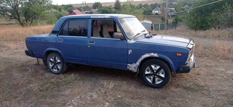 Продам срочно ваз 2107 2006 г. В,
Гбо зарегестрированое работает,
Кпп 5 ст. Работает идеально, ходовая обслужена, мотор работает идеально.
Днище в идеальном состоянии (ещё родное), кузов без дыр. Резина новая, есть музыка пионер с usb и aux.
Машина местная (не пригон). С документами полный порядок!
Цена 170 000руб
+79495240709 - фотография - 4