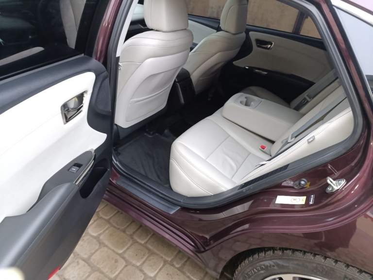 Продам toyota avalon 2.5 гибрид, 2017 год. Зимняя резина, 58 км. Пробега, оригинальный. 2 850 000 рублей
+79493043553 Телеграм
+79612710562 Whatsapp - фотография - 11