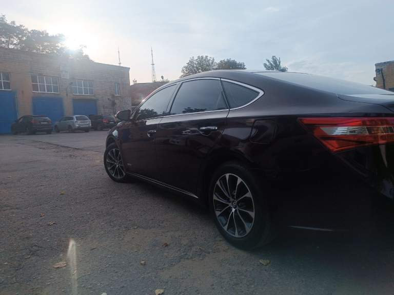Продам toyota avalon 2.5 гибрид, 2017 год. Зимняя резина, 58 км. Пробега, оригинальный. 2 850 000 рублей
+79493043553 Телеграм
+79612710562 Whatsapp - фотография - 3