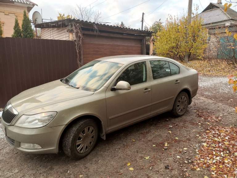Продам автомобиль шкода 2011г, пробег 185000, один хозяин, в такси не была, в дтп не была, газ бензин, цена 1050000 торг уместен в пределах разумного, состояние автомобиля отличное, место нахождения макеевка днр, остальная информация при общении. Тел+79493528636 - фотография - 3